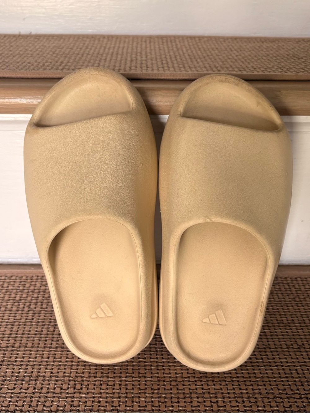 adidas YEEZY boys Beige Foam Slide Sandals size 5
